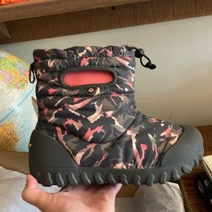 NWT Bogs B-Moc Snow Winter Mountain Boots Kids sz 6